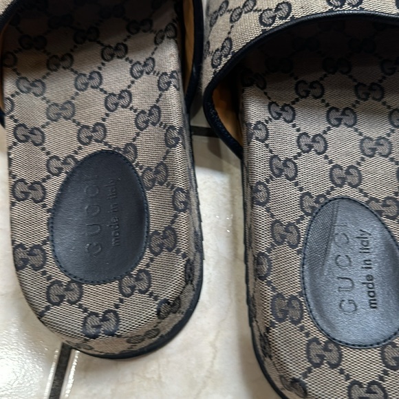 Gucci sandals used in good condition